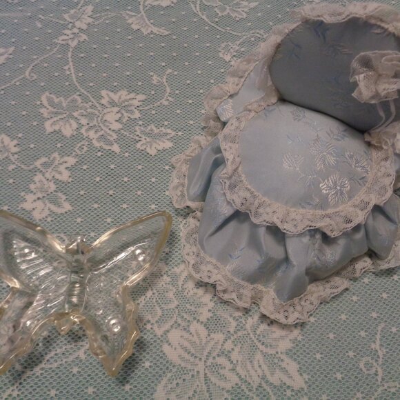 VINTAGE GLASS BUTTERFUL DISH & BLUE SATIN PIN CUSHIN - Picture 9 of 16